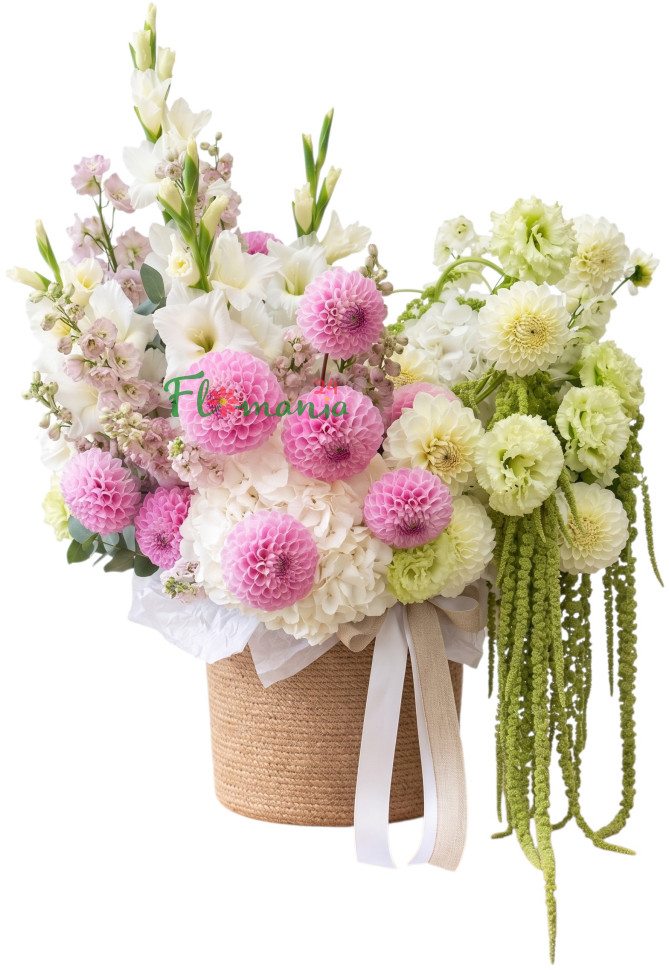 Композиция с георгинами, гортензией и амарантом «Розовая пастила»